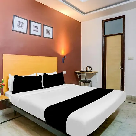 Super Hotel O East Punjabi Bagh Near Metro Station
